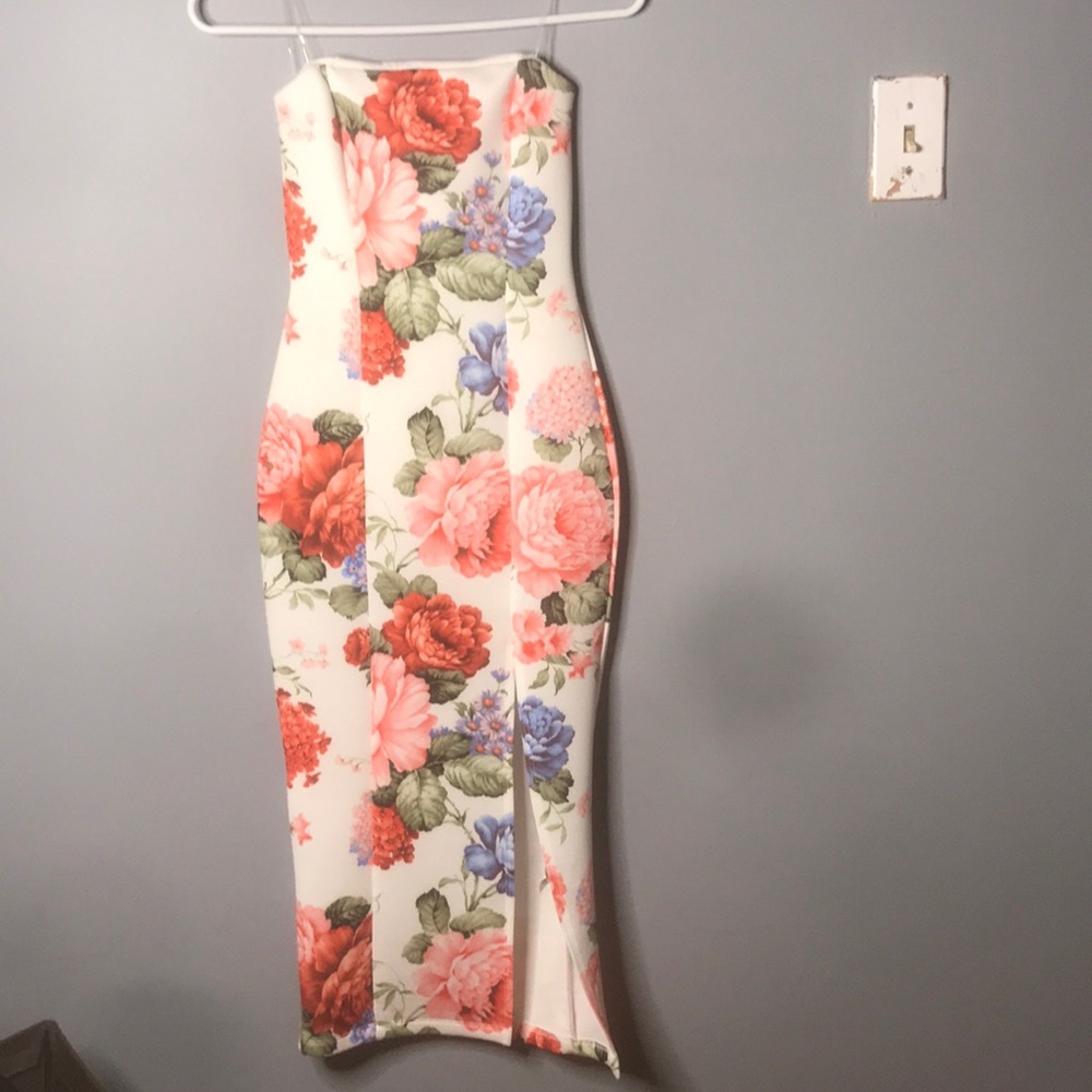 BRAND NEW WITH TAGS FLORAL FASHION NOVA DRESS
